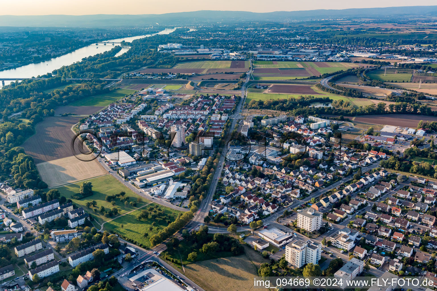 Town on the banks of the river of the Rhine river in the district Gustavsburg in Ginsheim-Gustavsburg in the state Hesse, Germany