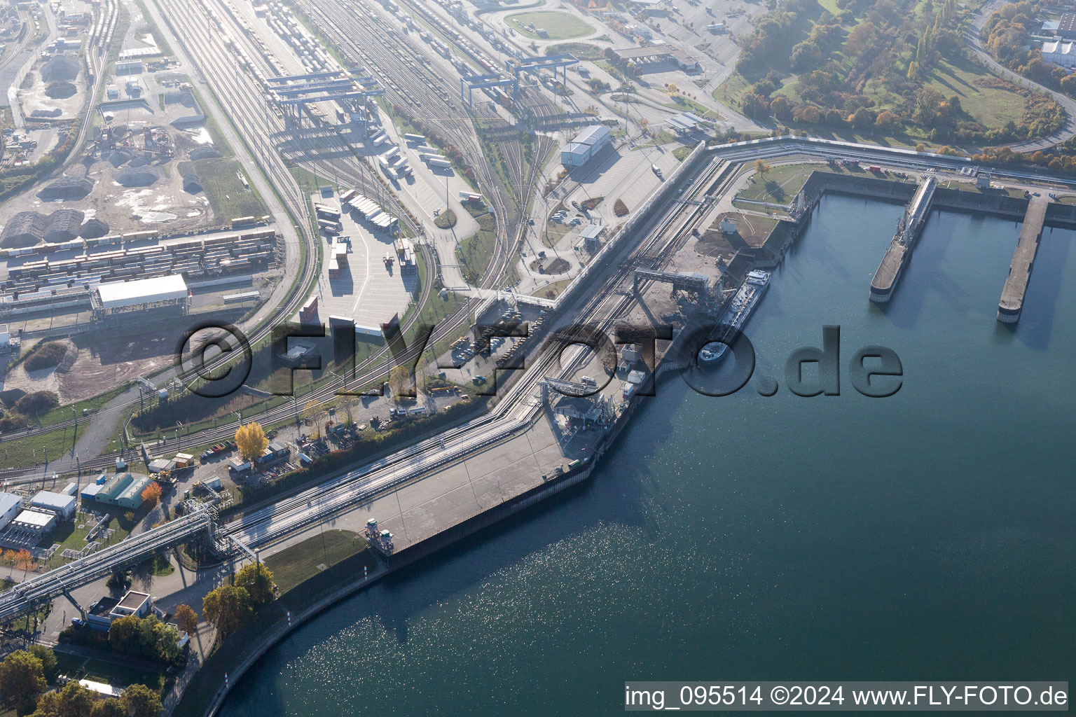 Bird's eye view of District BASF in Ludwigshafen am Rhein in the state Rhineland-Palatinate, Germany