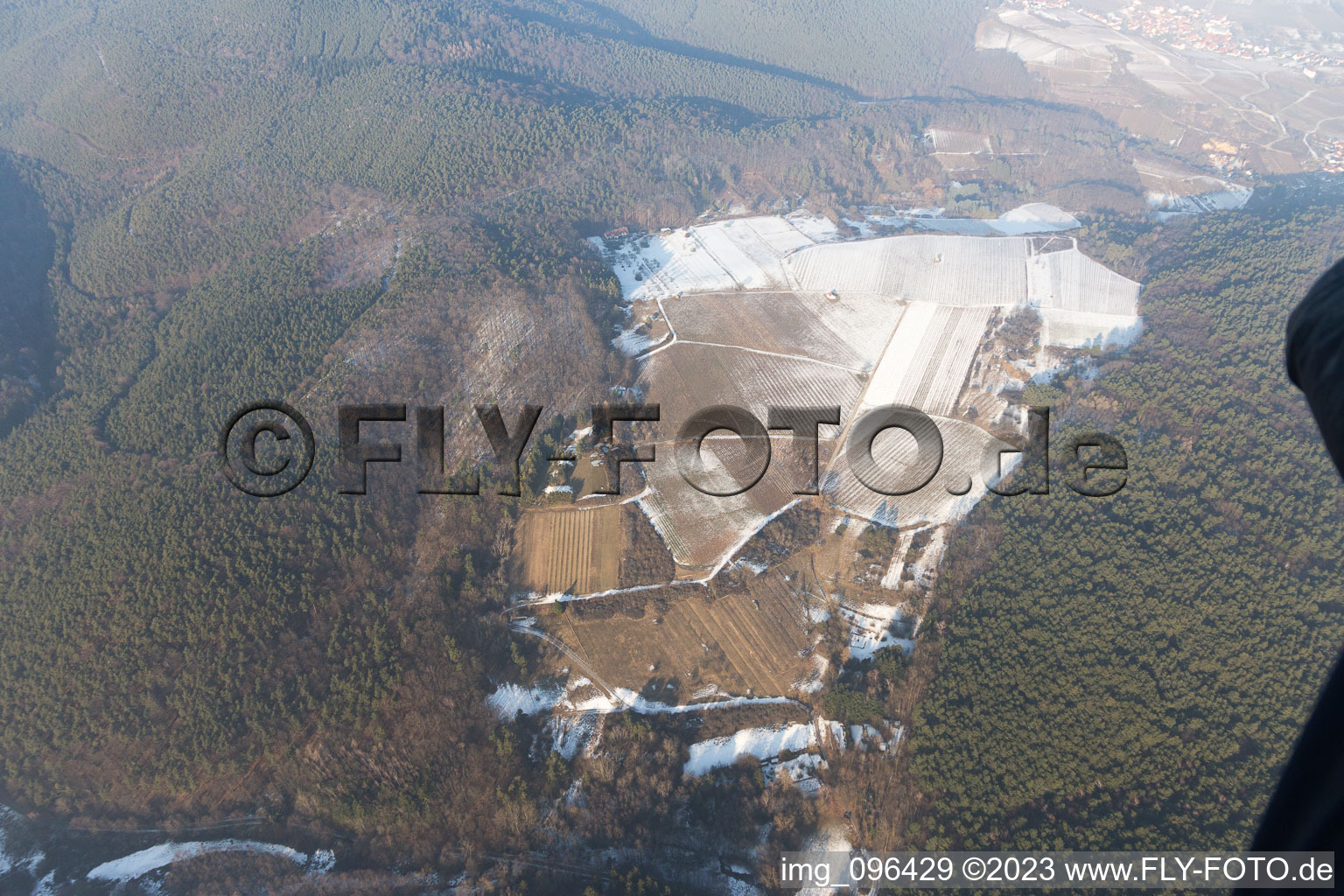 Aerial view of Haardtrand-Wolfsteig in the snow in Pleisweiler-Oberhofen in the state Rhineland-Palatinate, Germany