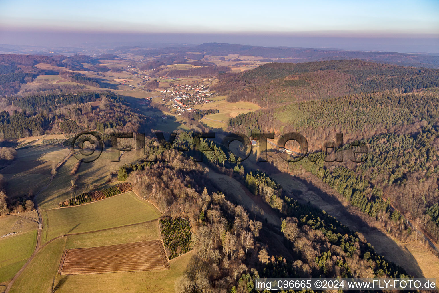 From the south in the district Weschnitz in Fürth in the state Hesse, Germany