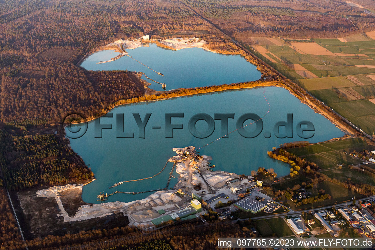 Gravel pit, quarry ponds from the south in the district Neumalsch in Malsch in the state Baden-Wuerttemberg, Germany