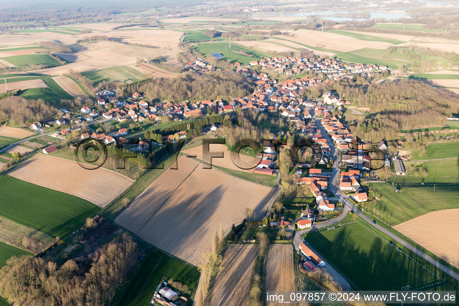 Oblique view of Neewiller-près-Lauterbourg in the state Bas-Rhin, France