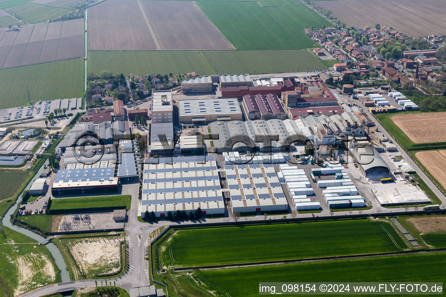Building and production halls on the premises von Zignago Vetro in Fossalta di Portogruaro in Veneto, Italy
