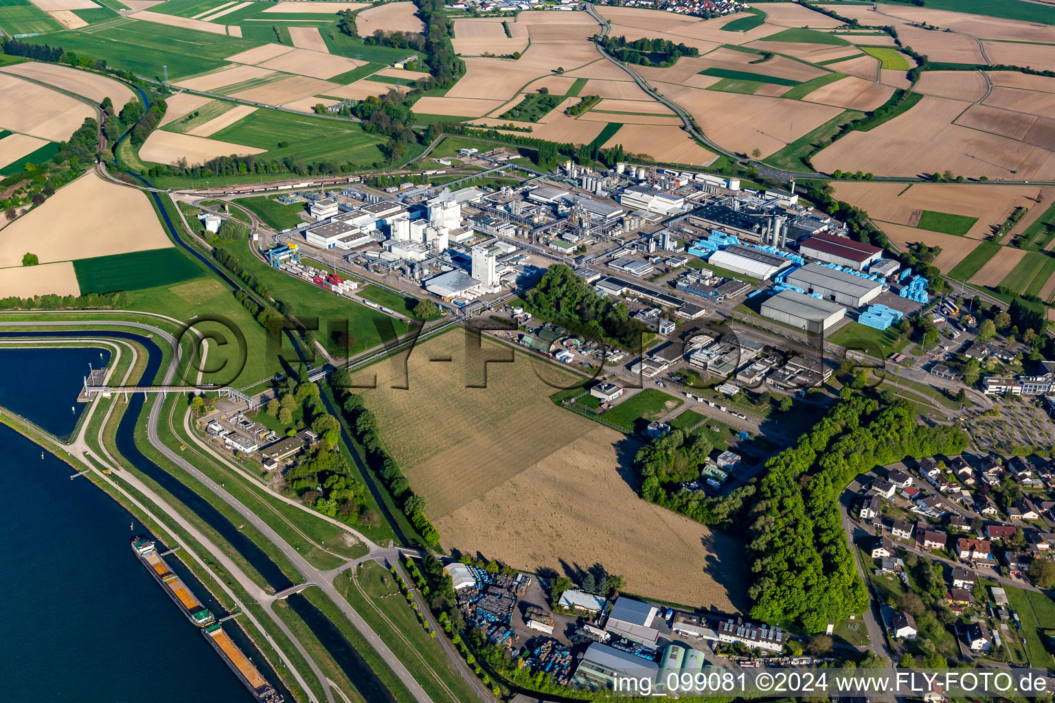 Aerial photograpy of UHU Logistics Center and Dow MF Produktions GmbH & Co. Ohg in the district Greffern in Rheinmünster in the state Baden-Wuerttemberg, Germany