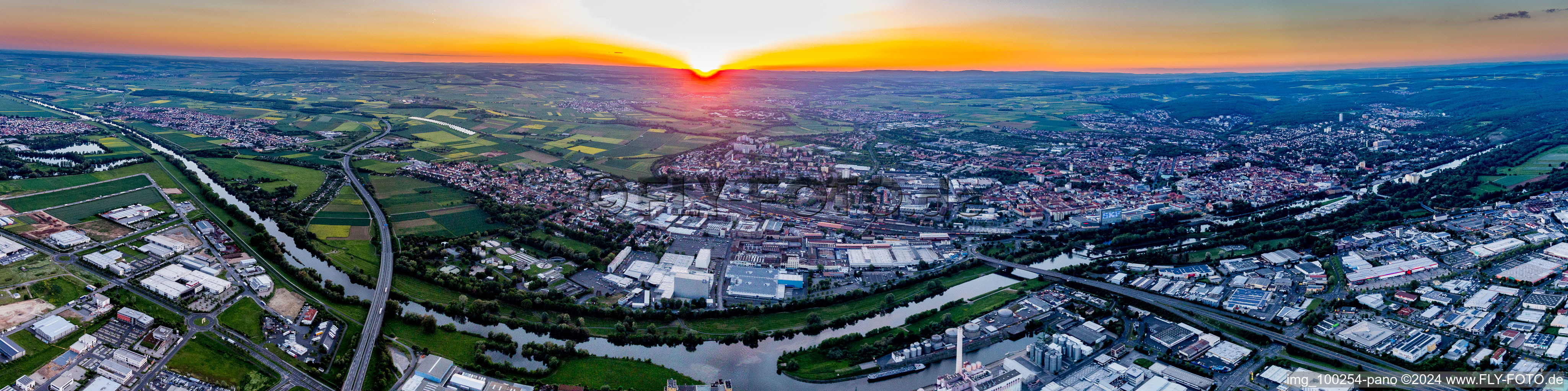 Panoramic perspective of Sunset over the countryside von Mainfranken in Schweinfurt in the state Bavaria, Germany