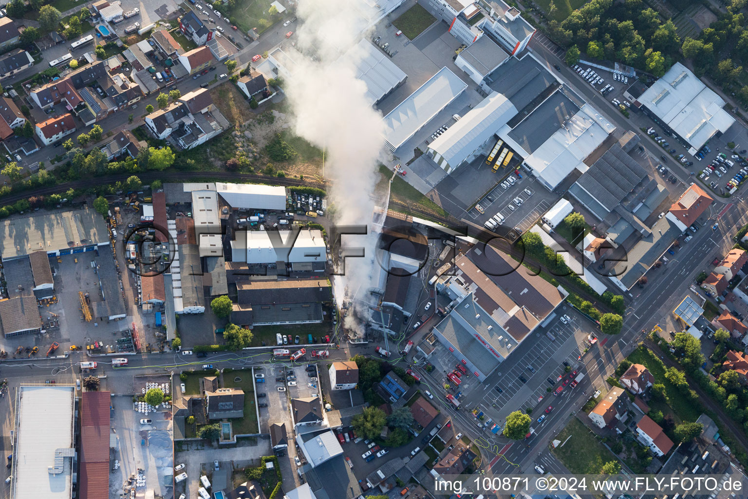 Smoke and flames during the fire fighting to fire of a storage all for antiqities in the Werkstrasse in Speyer in the state Rhineland-Palatinate, Germany from the plane