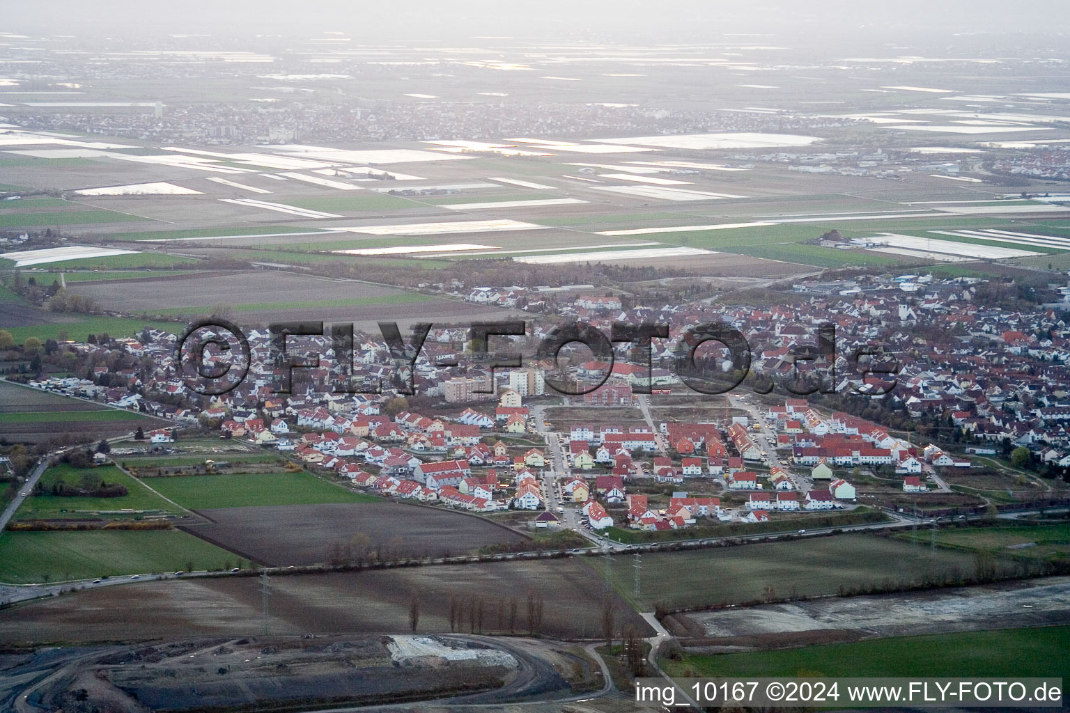 From the southeast in the district Rheingönheim in Ludwigshafen am Rhein in the state Rhineland-Palatinate, Germany