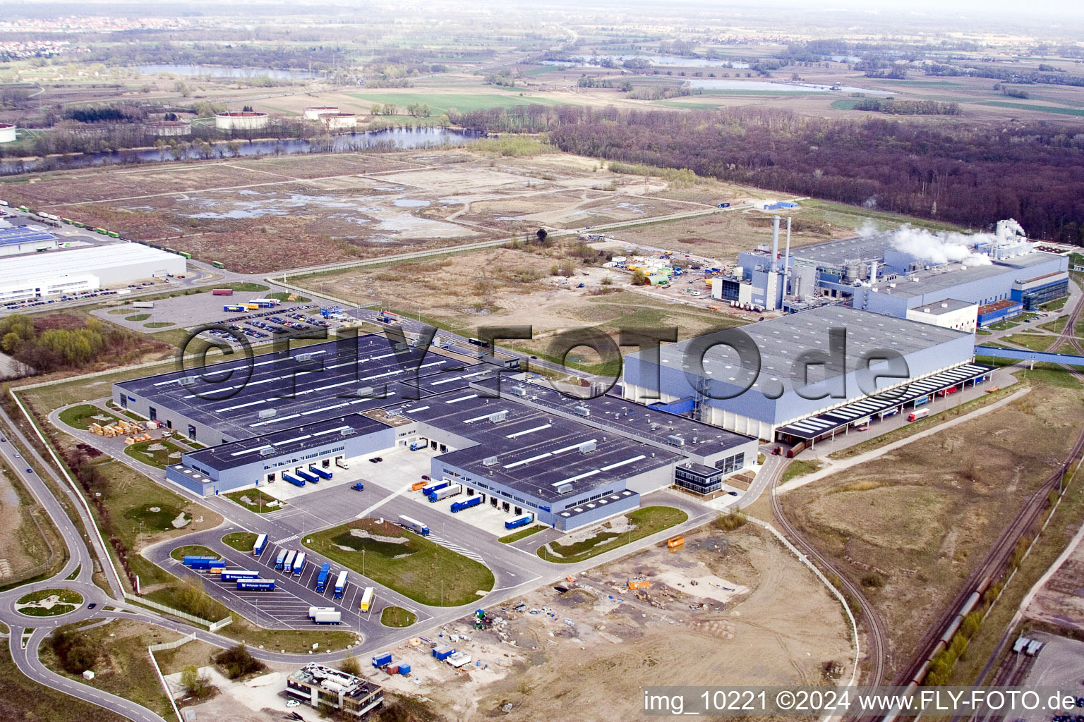 Aerial view of Oberwald industrial area, Palm paper mill in Wörth am Rhein in the state Rhineland-Palatinate, Germany