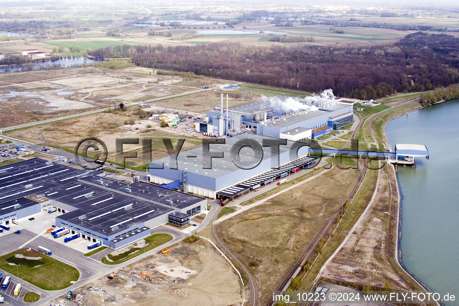 Oblique view of Oberwald industrial area, Palm paper mill in Wörth am Rhein in the state Rhineland-Palatinate, Germany