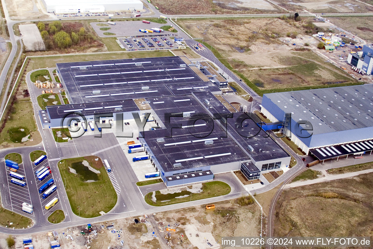 Oberwald industrial area, Palm paper mill in Wörth am Rhein in the state Rhineland-Palatinate, Germany from above