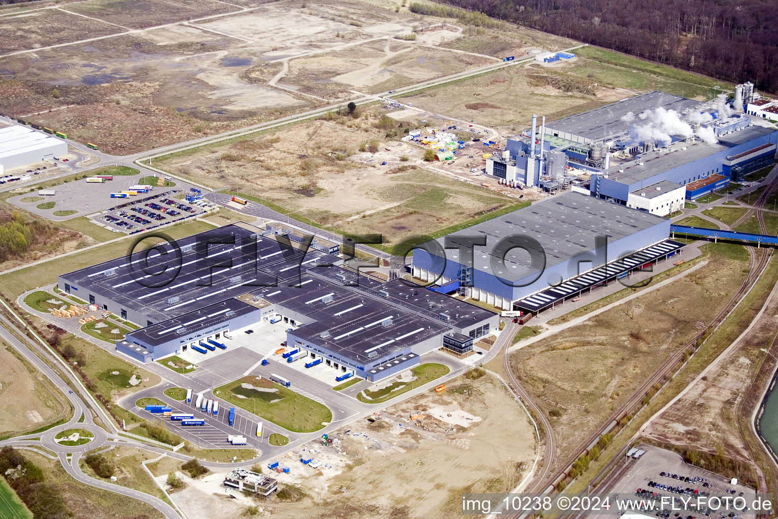 Aerial view of Oberwald industrial area, Palm paper mill in the district Maximiliansau in Wörth am Rhein in the state Rhineland-Palatinate, Germany