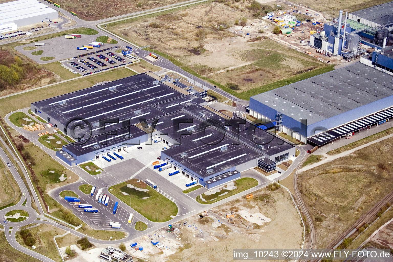 Aerial view of Building and production halls on the premises of Europack GmbH in the district Industriegebiet Woerth-Oberwald in Woerth am Rhein in the state Rhineland-Palatinate, Germany