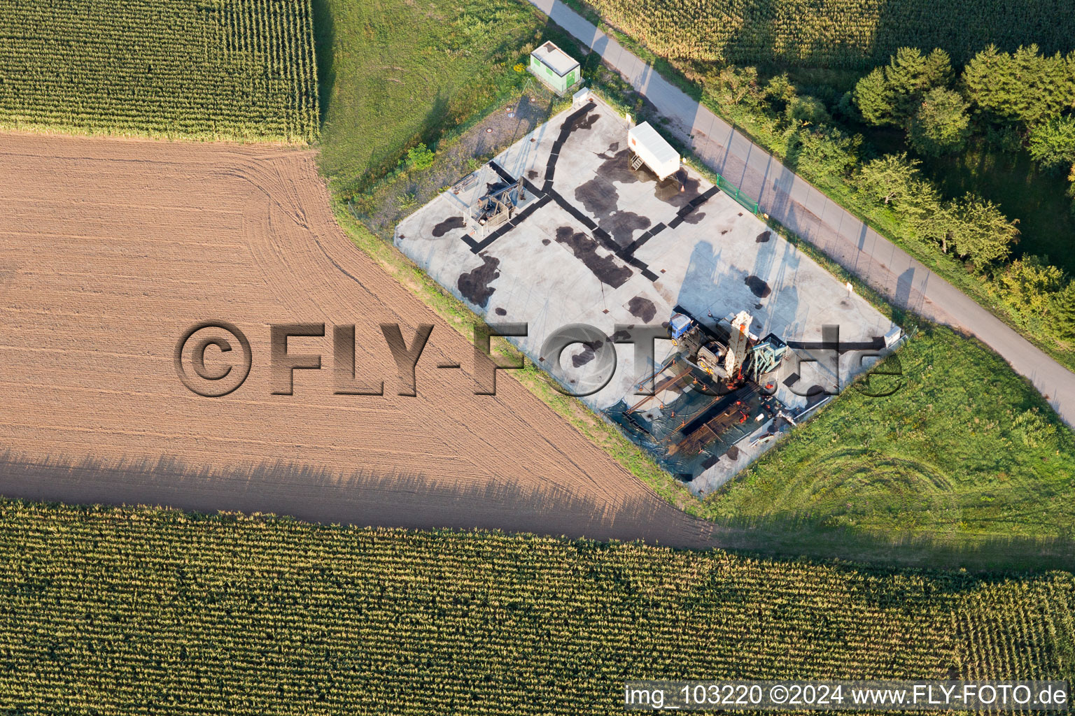 Asphalt plant in the district Dammheim in Landau in der Pfalz in the state Rhineland-Palatinate, Germany