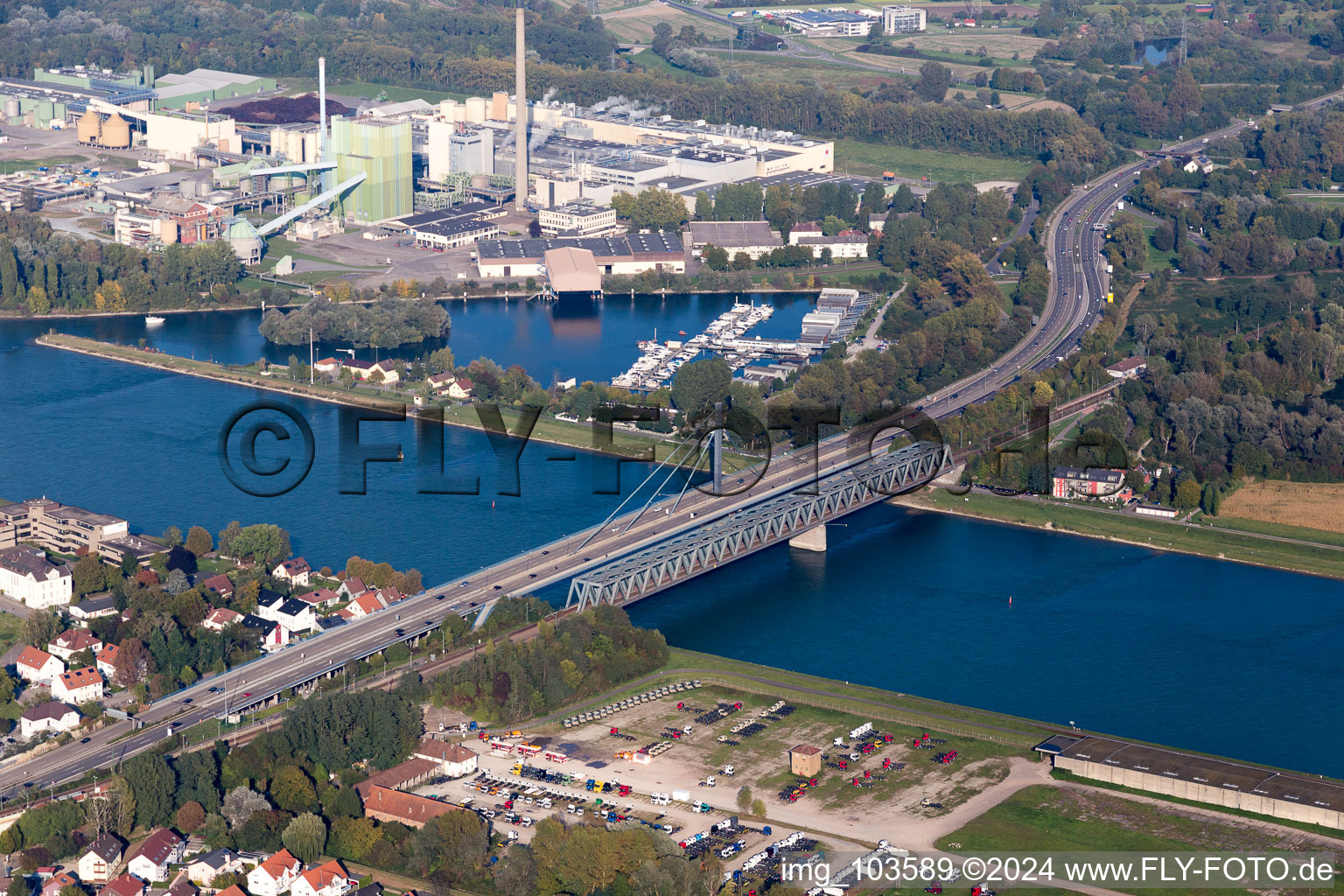 Aerial view of Maxau Rhine Bridge from the southwest in the district Maximiliansau in Wörth am Rhein in the state Rhineland-Palatinate, Germany