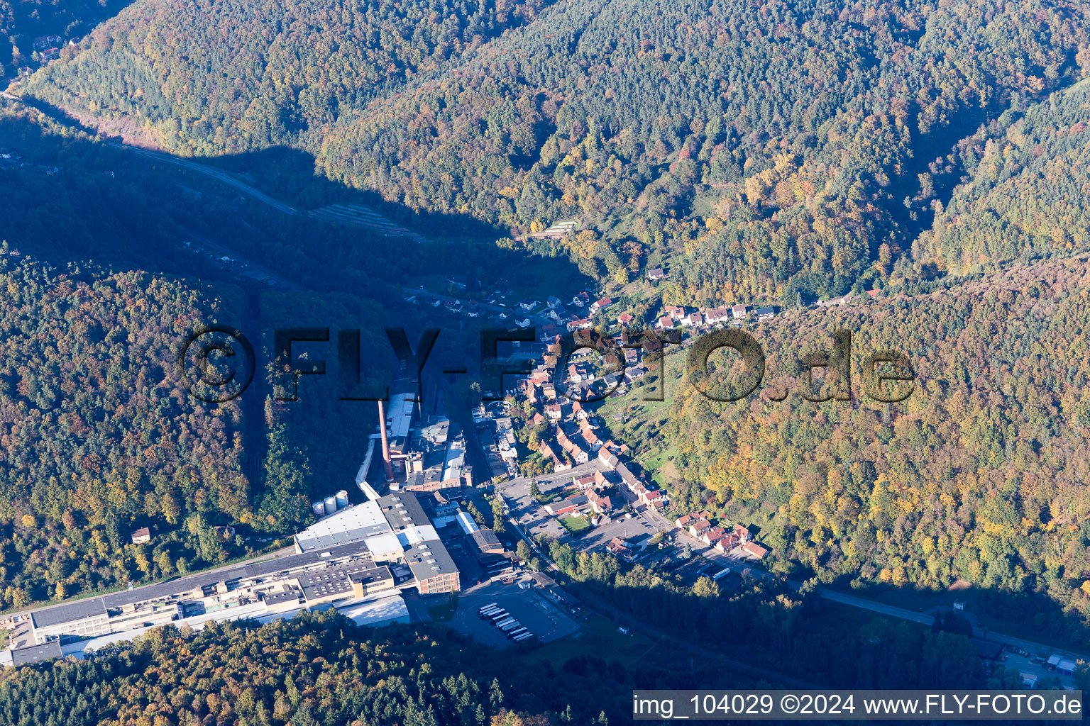 Building and production halls on the premises of Kartonfabrik Buchmann GmbH in the district Sarnstall in Annweiler am Trifels in the state Rhineland-Palatinate, Germany from above