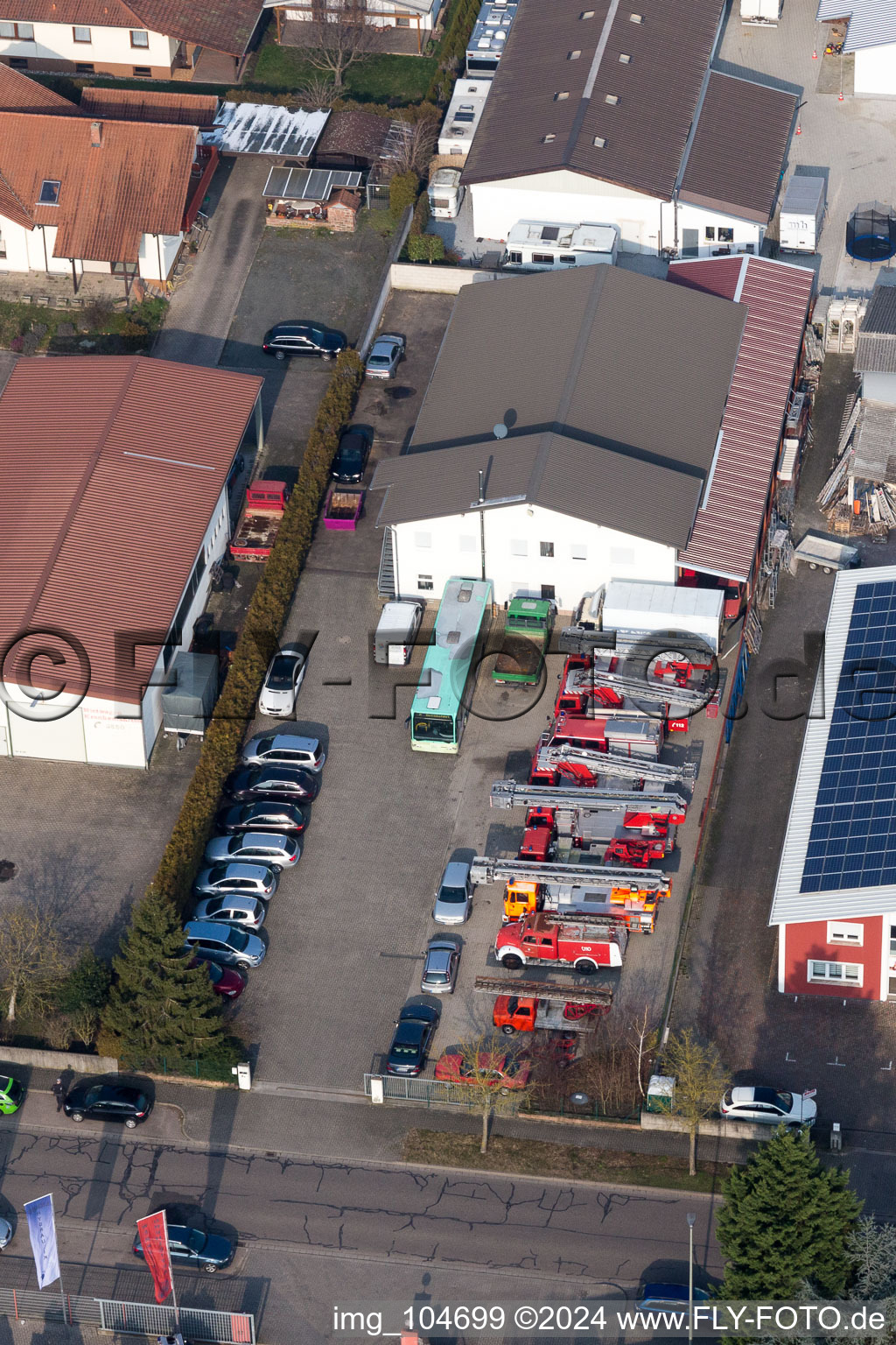 Minderlachen, Horst industrial estate, turntable ladder workshop Beitel and Stier GmbH in the district Minderslachen in Kandel in the state Rhineland-Palatinate, Germany from above