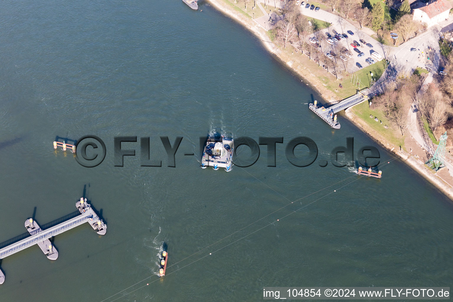 Aerial view of Plittersdorf: Solar ferry across the Rhine in Seltz in the state Bas-Rhin, France