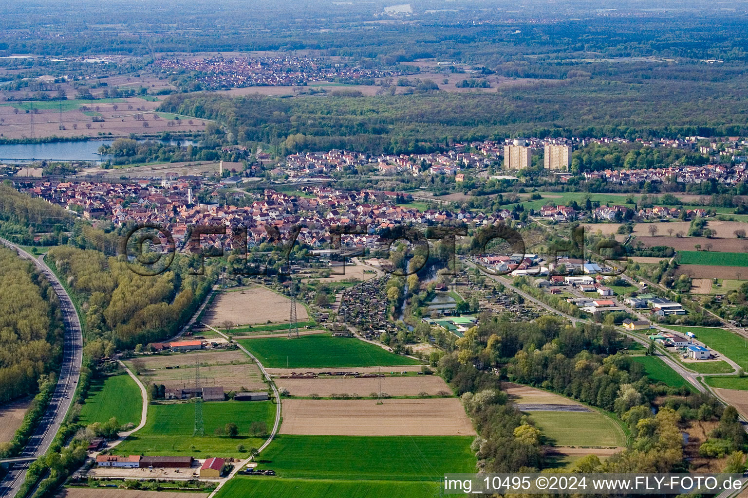 From the north in Wörth am Rhein in the state Rhineland-Palatinate, Germany