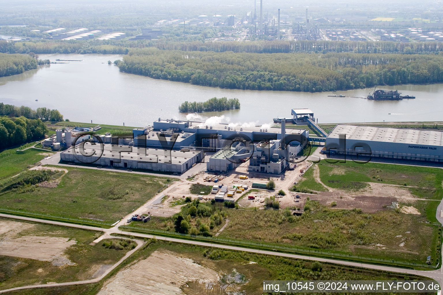 Oberwald industrial area, Palm paper mill in Wörth am Rhein in the state Rhineland-Palatinate, Germany from the plane