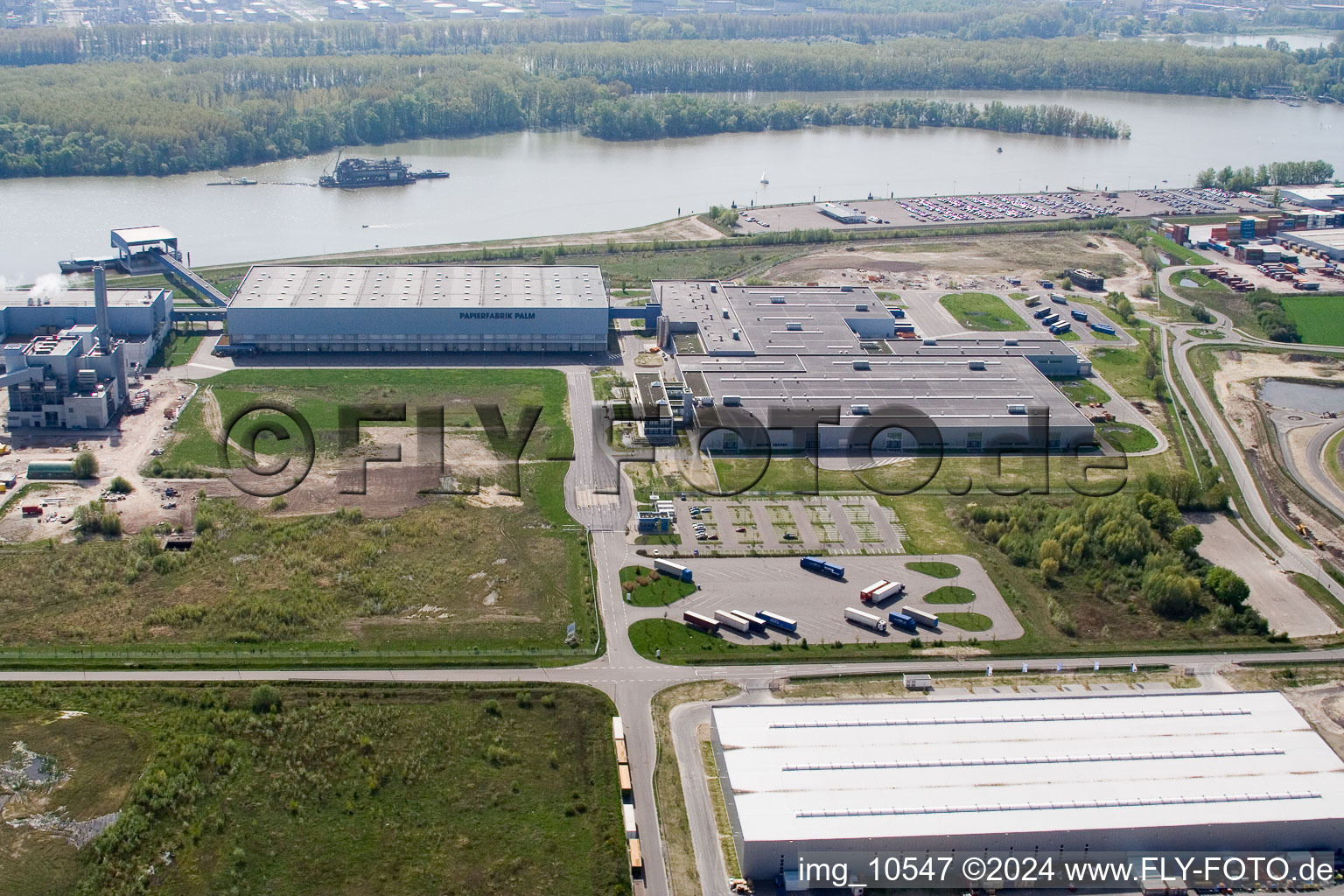 Bird's eye view of Oberwald industrial area, Palm paper mill in Wörth am Rhein in the state Rhineland-Palatinate, Germany