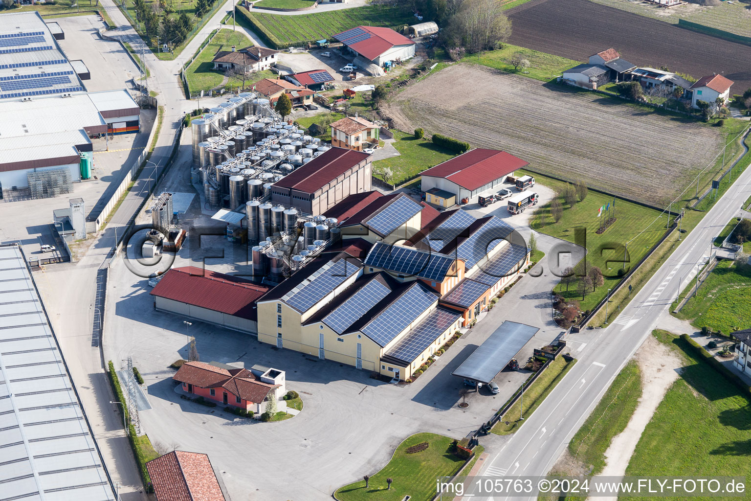 Wine - tanks von Cantina Rauscedo in Rauscedo in Friuli-Venezia Giulia, Italy