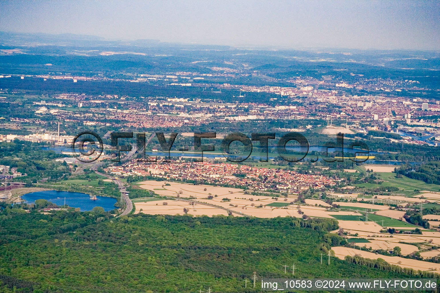 Bird's eye view of District Maximiliansau in Wörth am Rhein in the state Rhineland-Palatinate, Germany