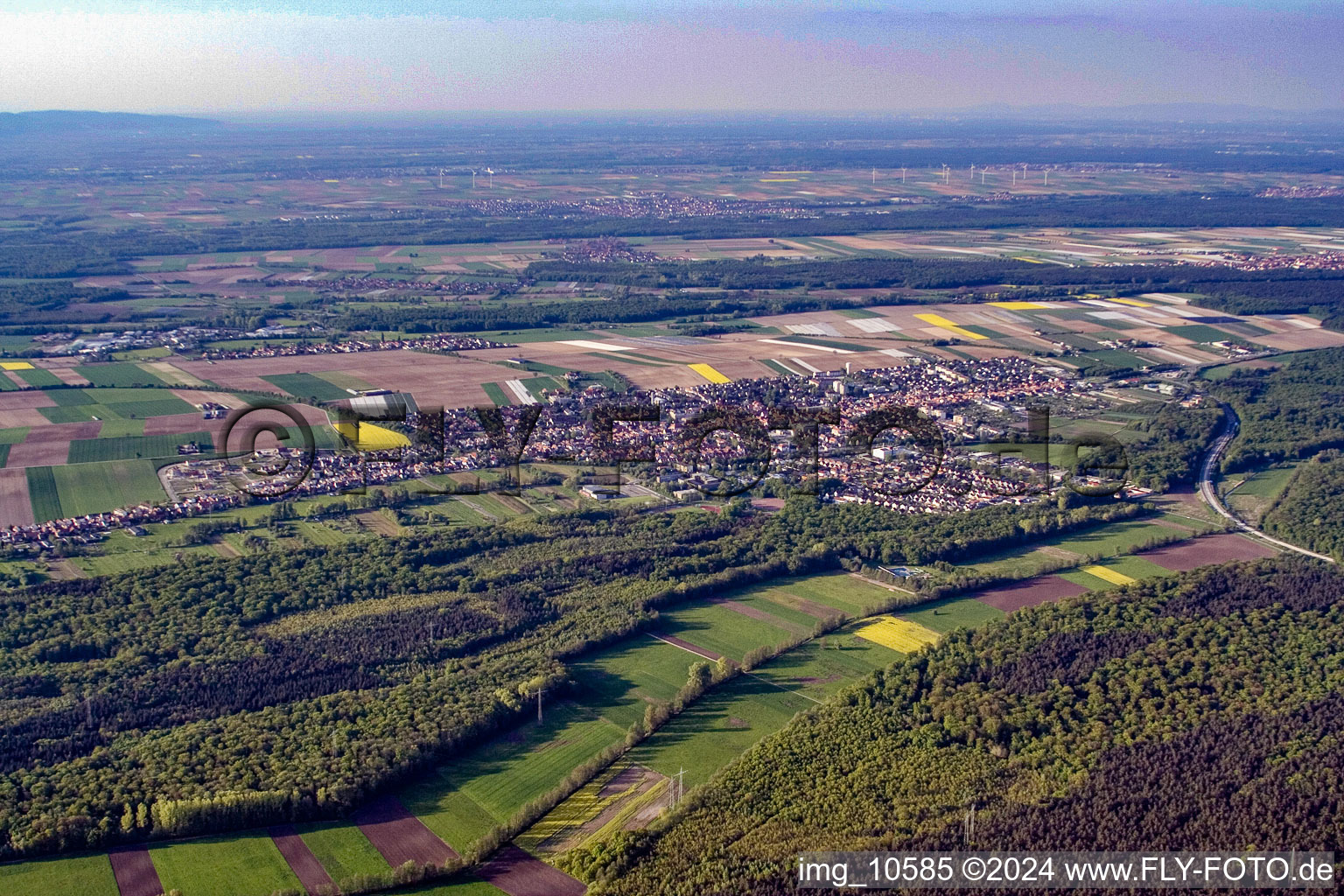 From the southwest in Kandel in the state Rhineland-Palatinate, Germany