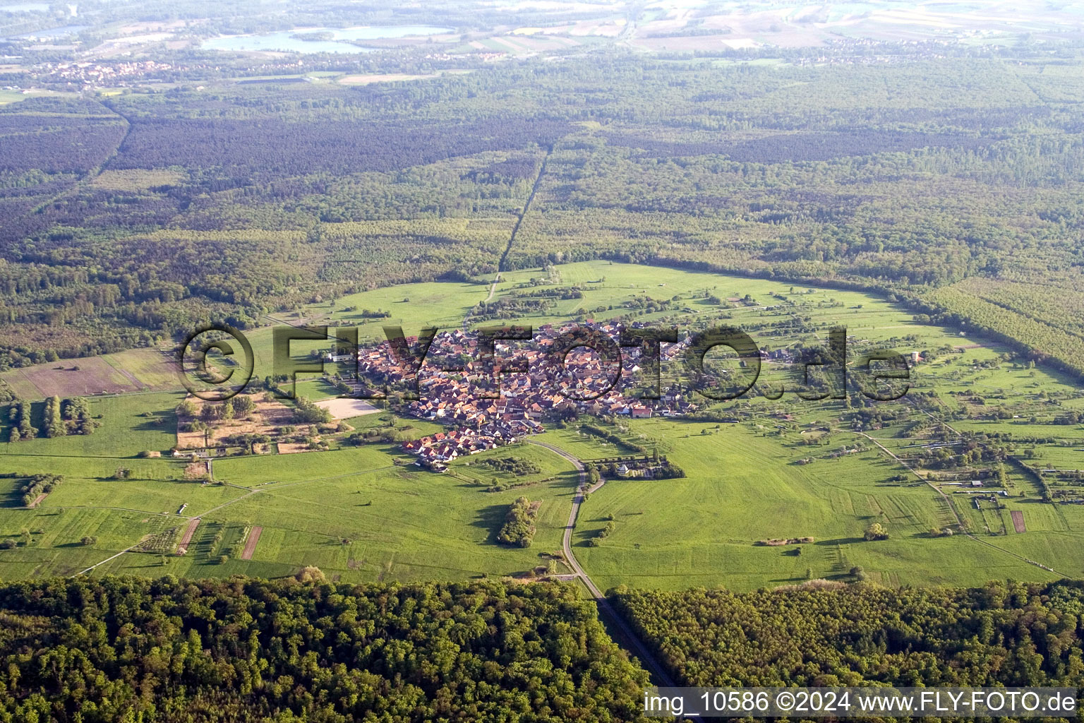 Village - view on the edge of agricultural fields and farmland in the district Buechelberg in Woerth am Rhein in the state Rhineland-Palatinate