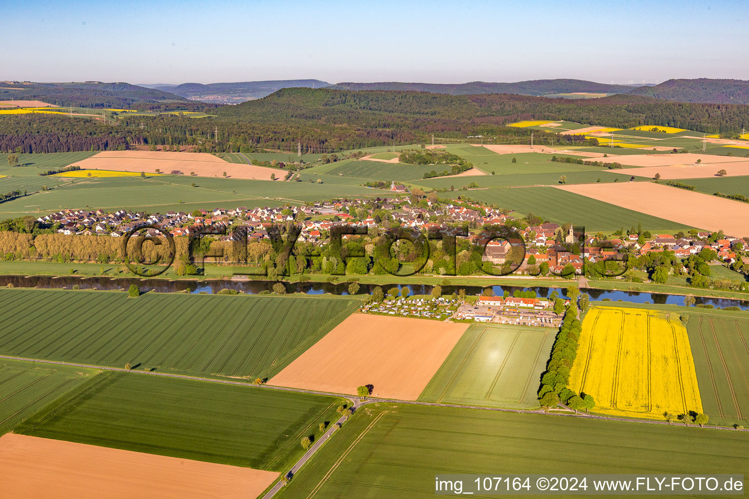 Place beyond the Weser from the east in the district Grohnde in Emmerthal in the state Lower Saxony, Germany