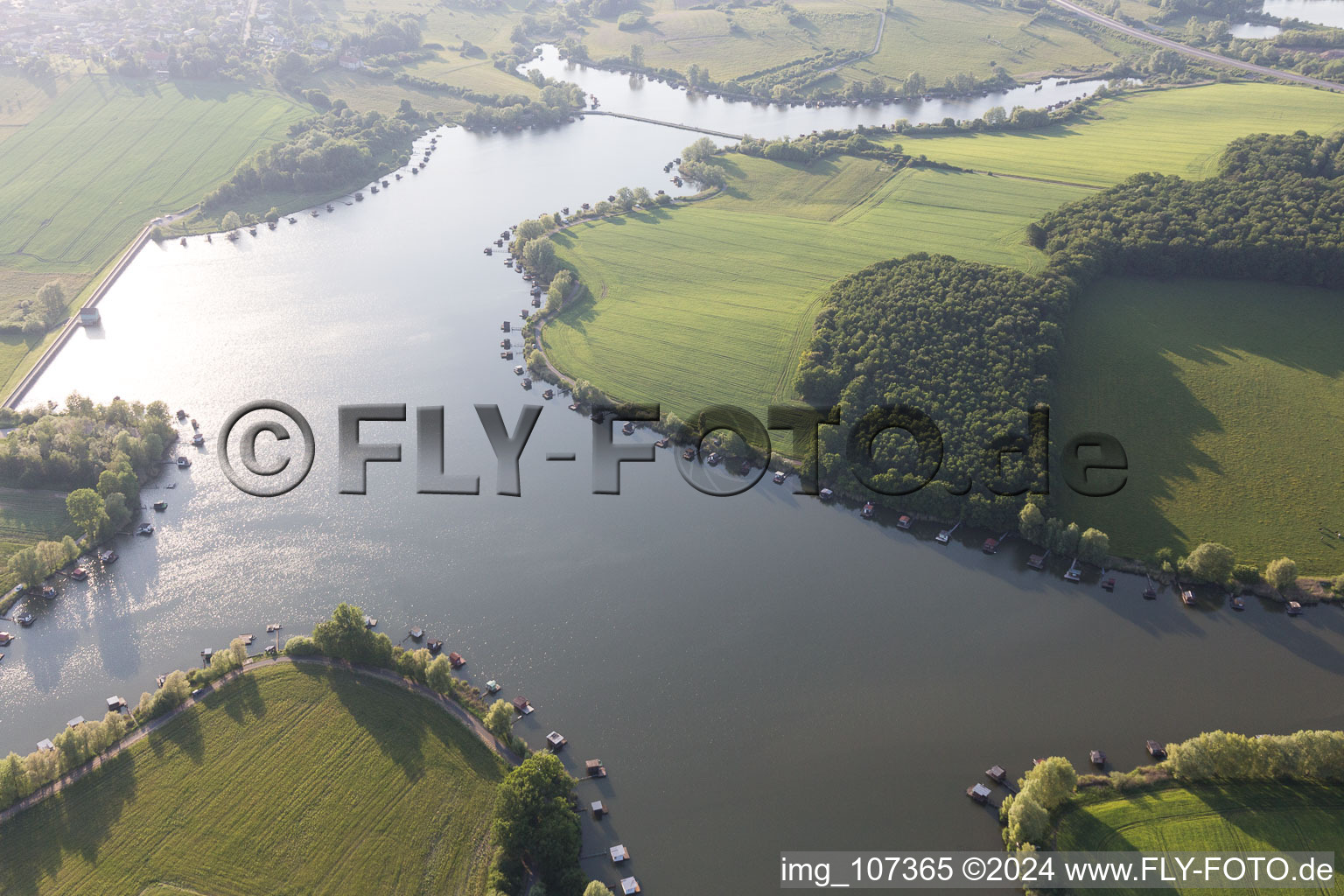 Puttelange-aux-Laxs, étange biscornu in Grundviller in the state Moselle, France from above