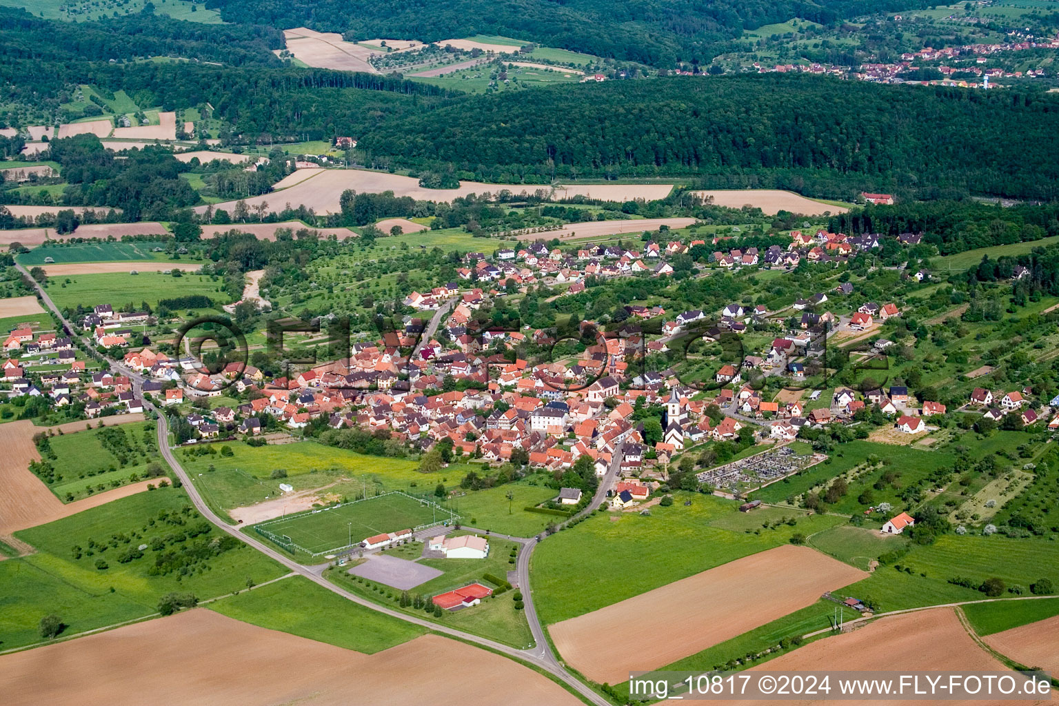 Village - view on the edge of agricultural fields and farmland in GA?rsdorf in Grand Est, France