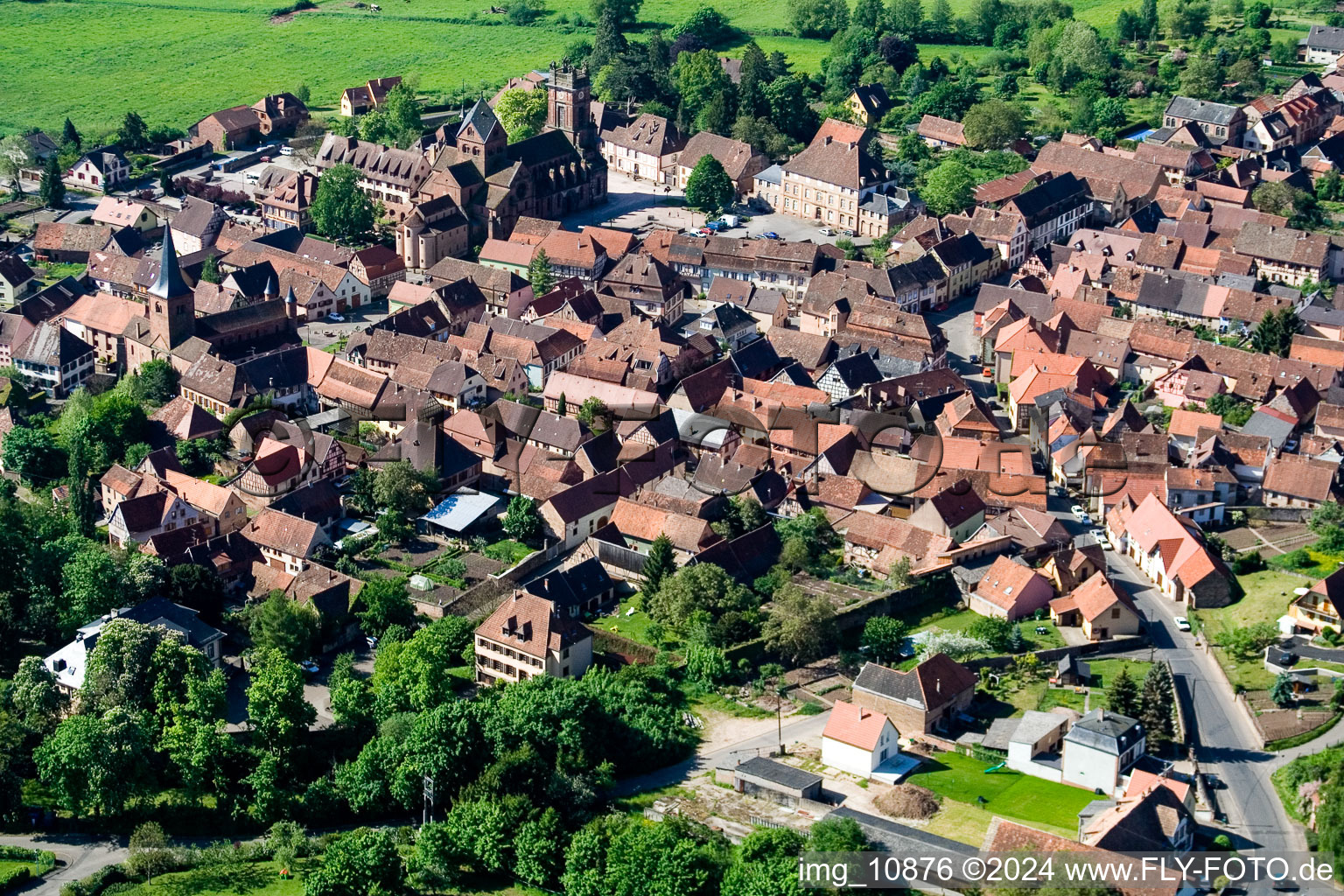 Bird's eye view of Neuwiller-lès-Saverne in the state Bas-Rhin, France