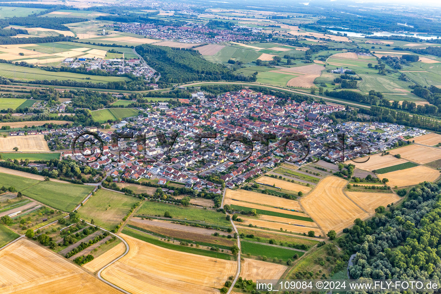 From the north in the district Rußheim in Dettenheim in the state Baden-Wuerttemberg, Germany