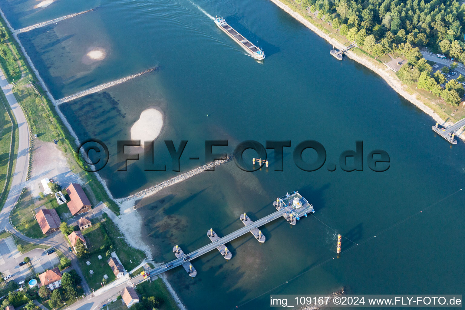 Aerial photograpy of Plittersdorf: Solar ferry across the Rhine in Seltz in the state Bas-Rhin, France