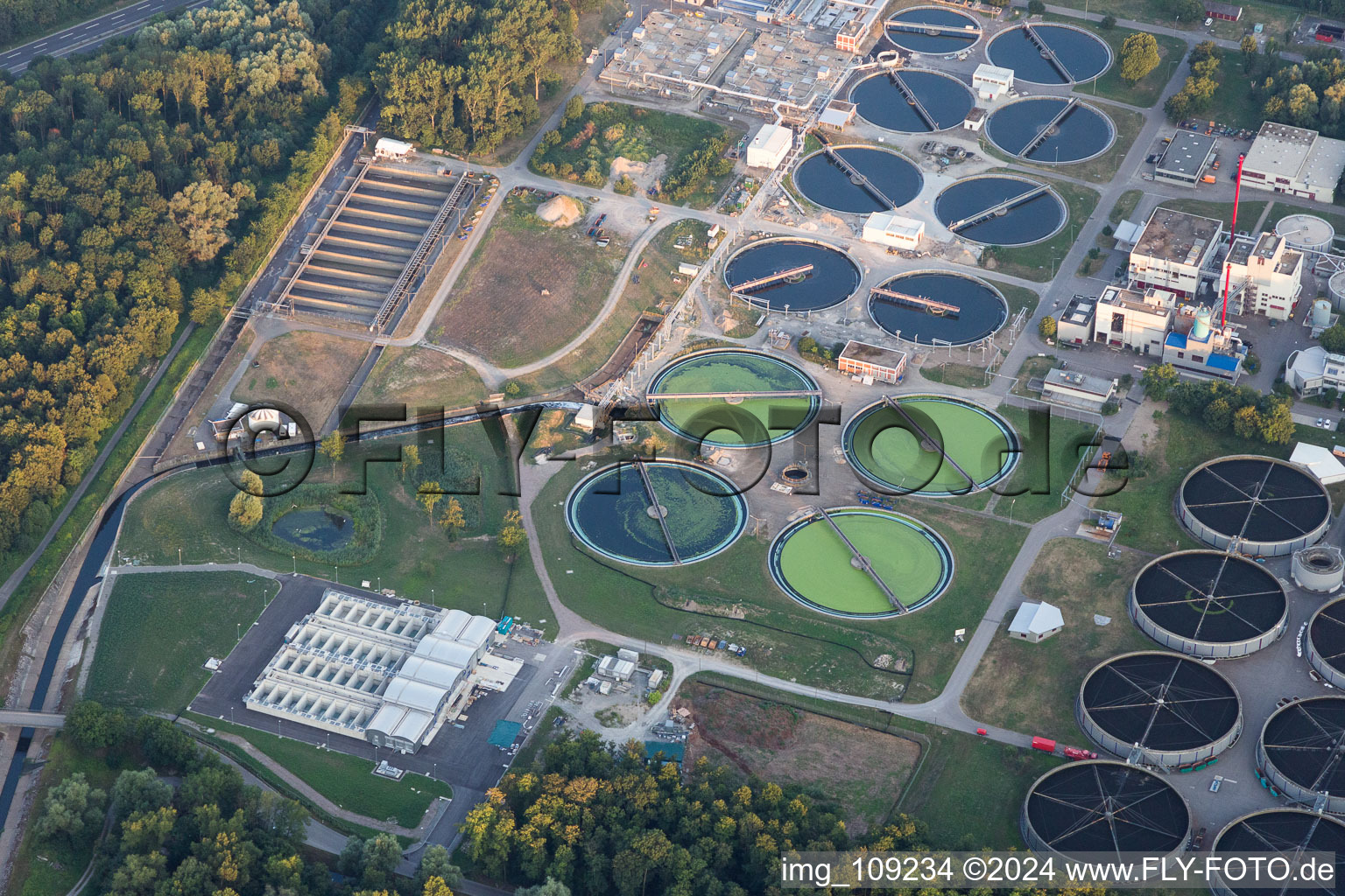 Sewage works Basin and purification steps for waste water treatment of Klaerwerk Karlsruhe in Karlsruhe in the state Baden-Wurttemberg, Germany