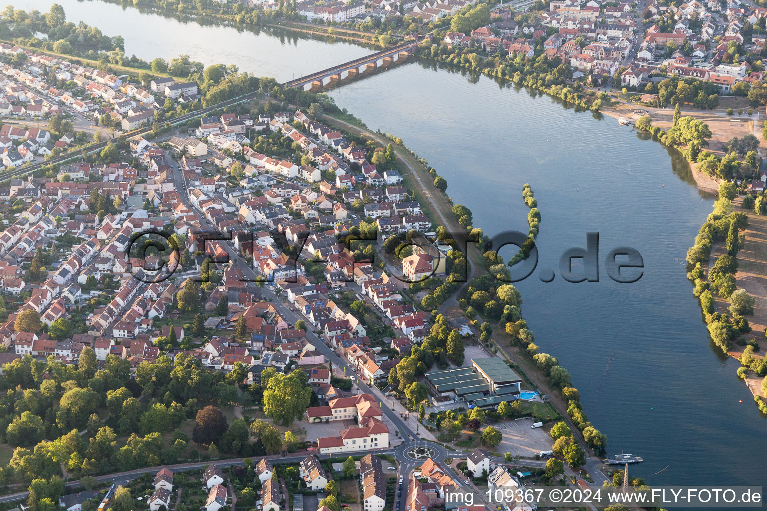 Neckar Bridge to Ladenburg in the district Neckarhausen in Edingen-Neckarhausen in the state Baden-Wuerttemberg, Germany