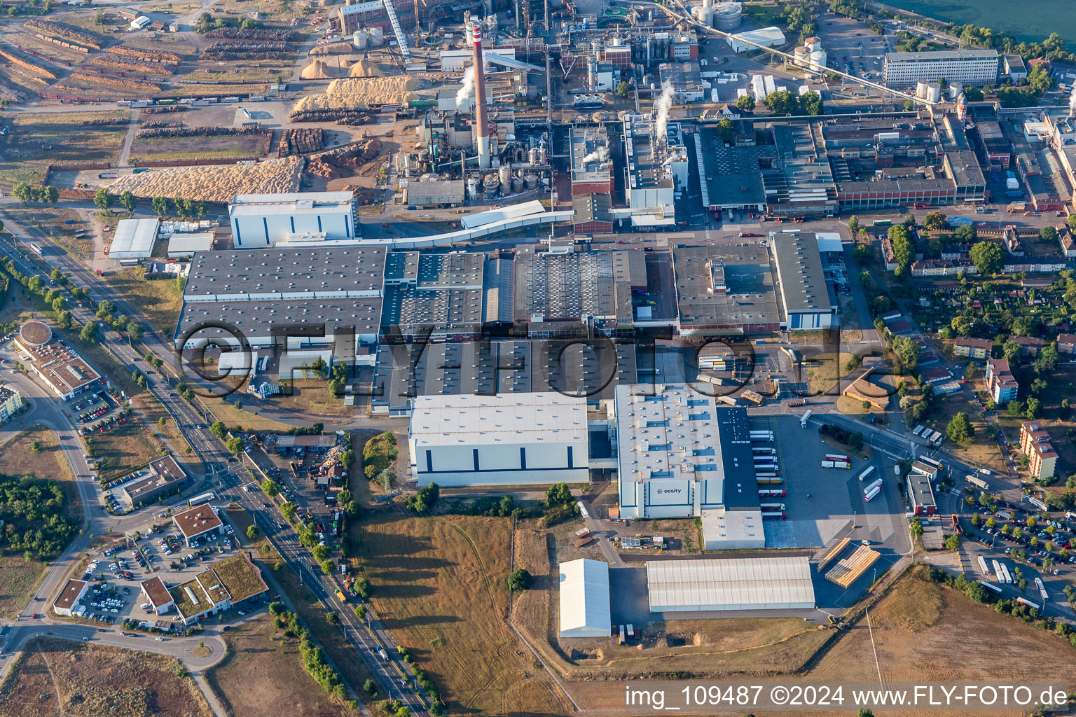 Aerial view of Building and production halls on the premises Essity Mannheim (ZeWa) in the district Sandhofen in Mannheim in the state Baden-Wurttemberg, Germany