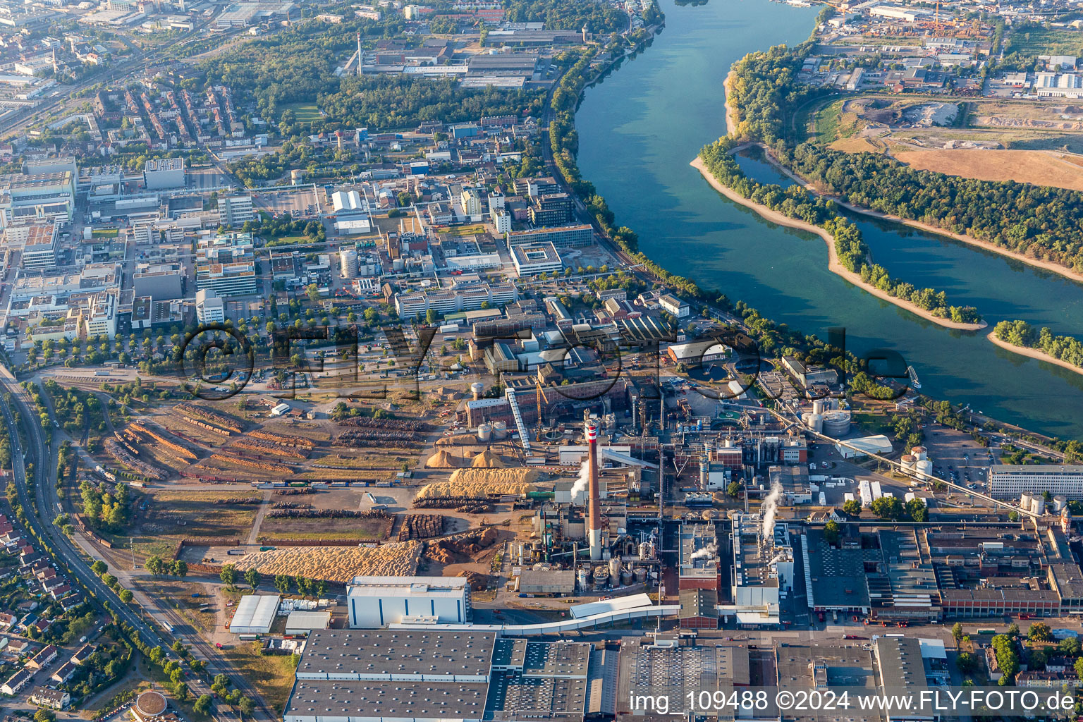 Aerial photograpy of Building and production halls on the premises Essity Mannheim (ZeWa) in the district Sandhofen in Mannheim in the state Baden-Wurttemberg, Germany