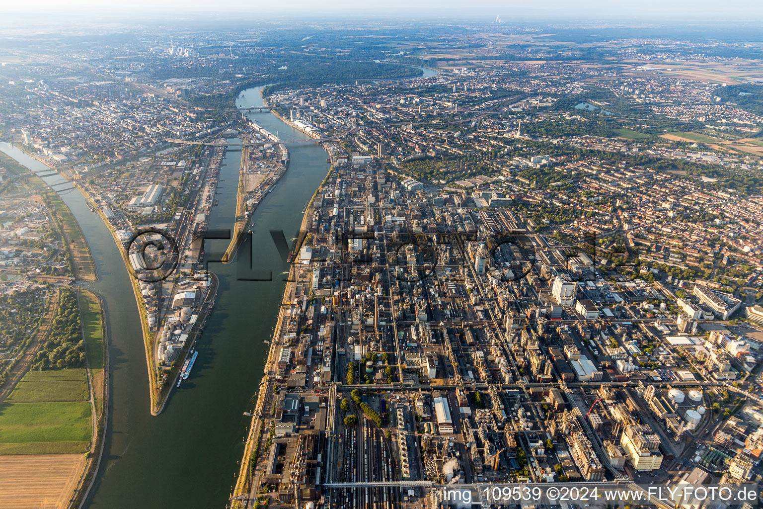 Building and production halls on the premises of the chemical manufacturers BASF on Rhein in Ludwigshafen am Rhein in the state Rhineland-Palatinate, Germany