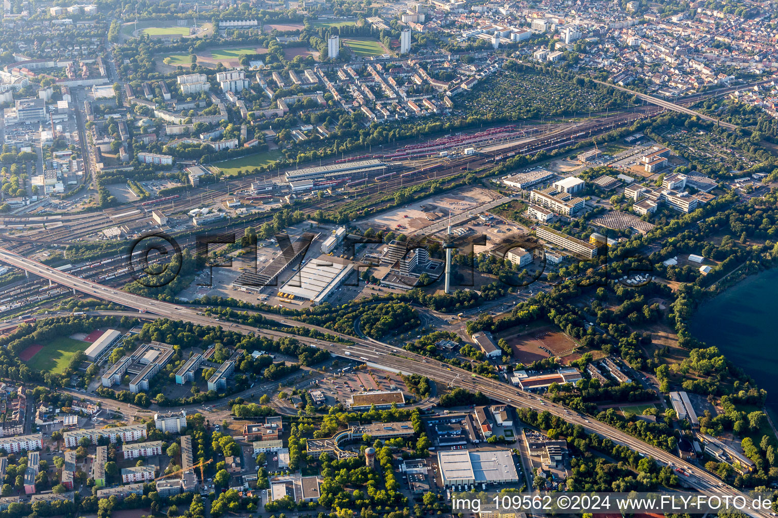 Elevated road in the district Mundenheim in Ludwigshafen am Rhein in the state Rhineland-Palatinate, Germany