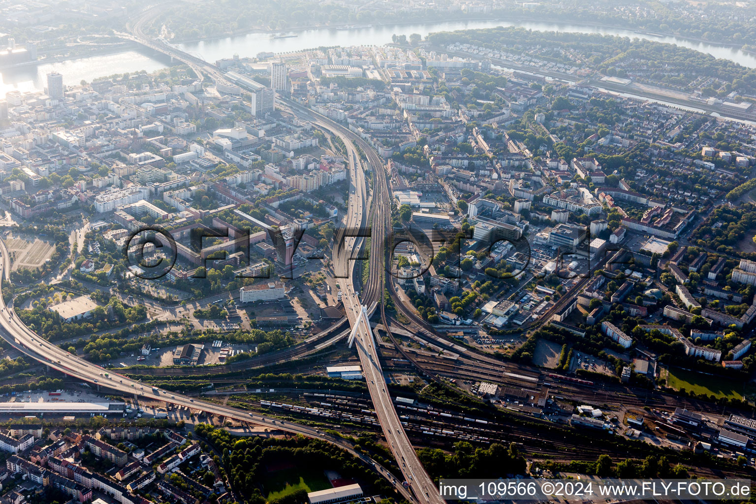 Oblique view of Elevated road in the district Mitte in Ludwigshafen am Rhein in the state Rhineland-Palatinate, Germany