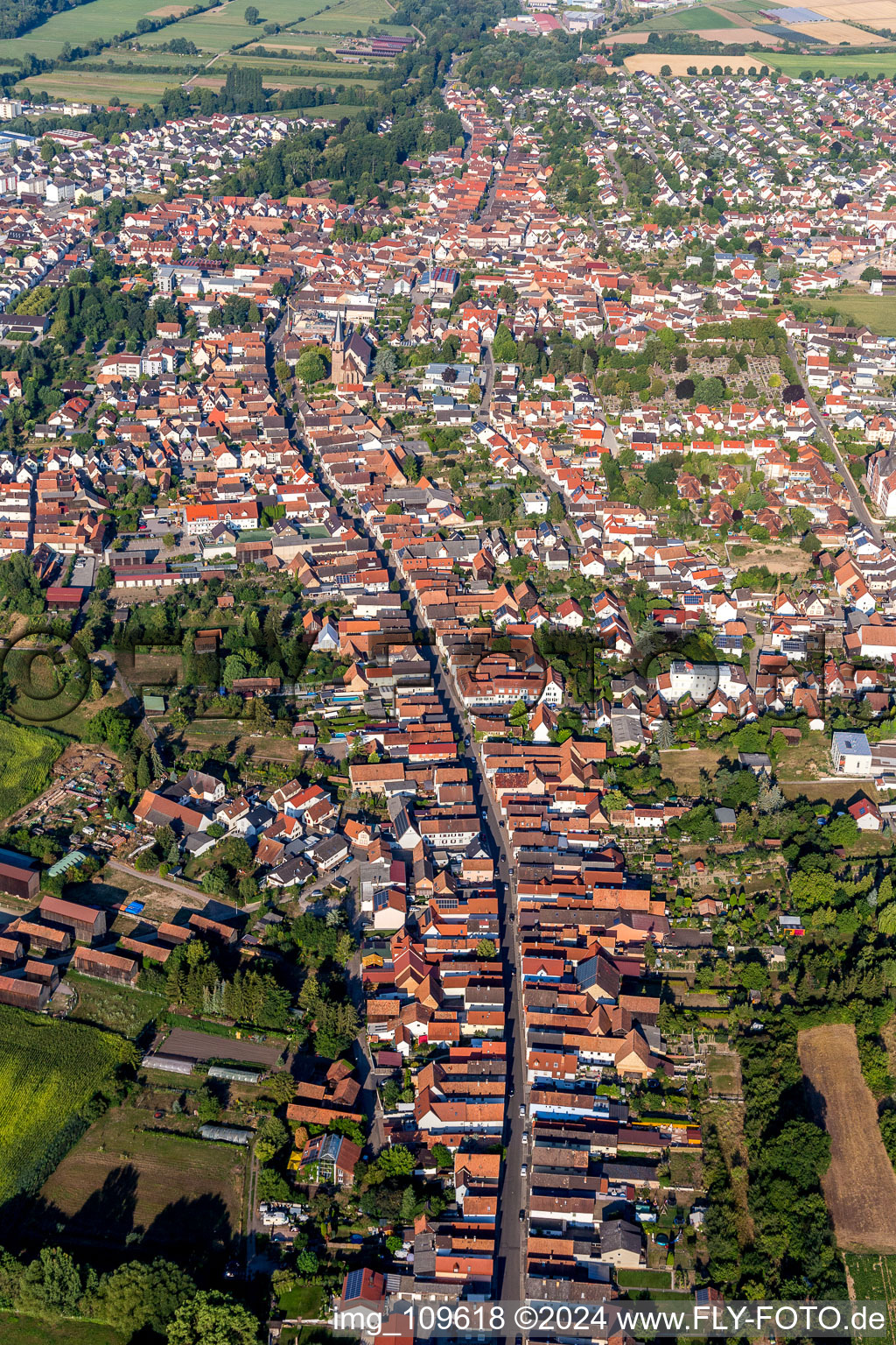 Street - road guidance in Herxheim bei Landau (Pfalz) in the state Rhineland-Palatinate, Germany