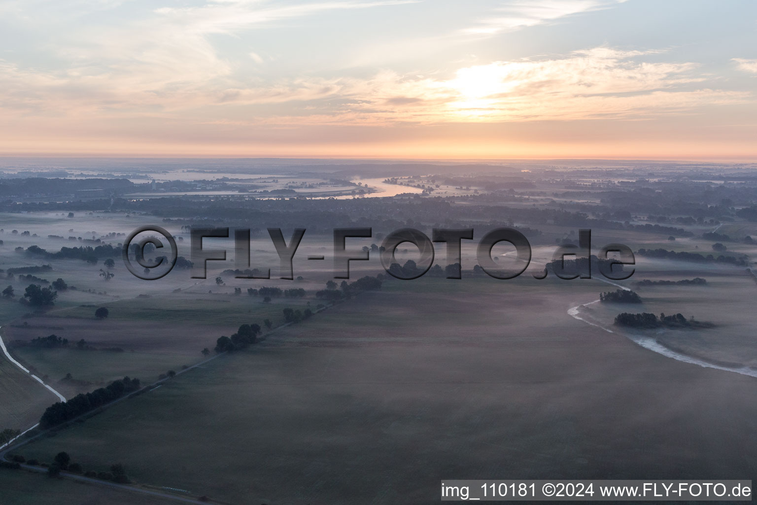 Morning mist over the Elbe valley near Boizenburg in Echem in the state Lower Saxony, Germany