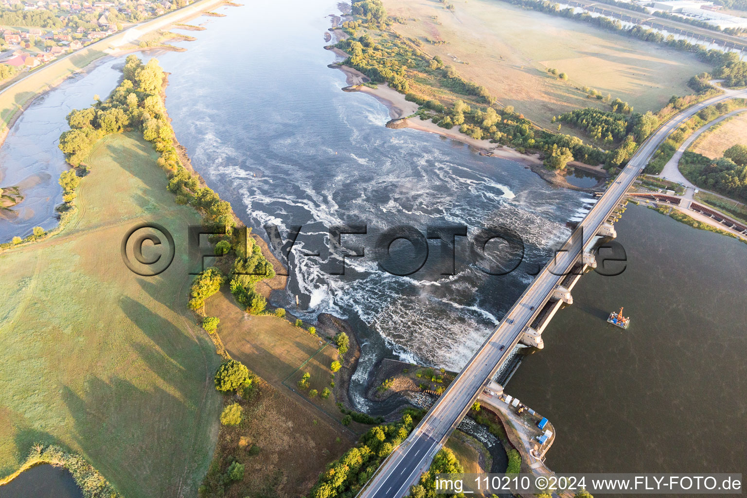 Impoundment at the river Elbe of Stautufe Geesthacht in Geesthacht in the state Schleswig-Holstein, Germany