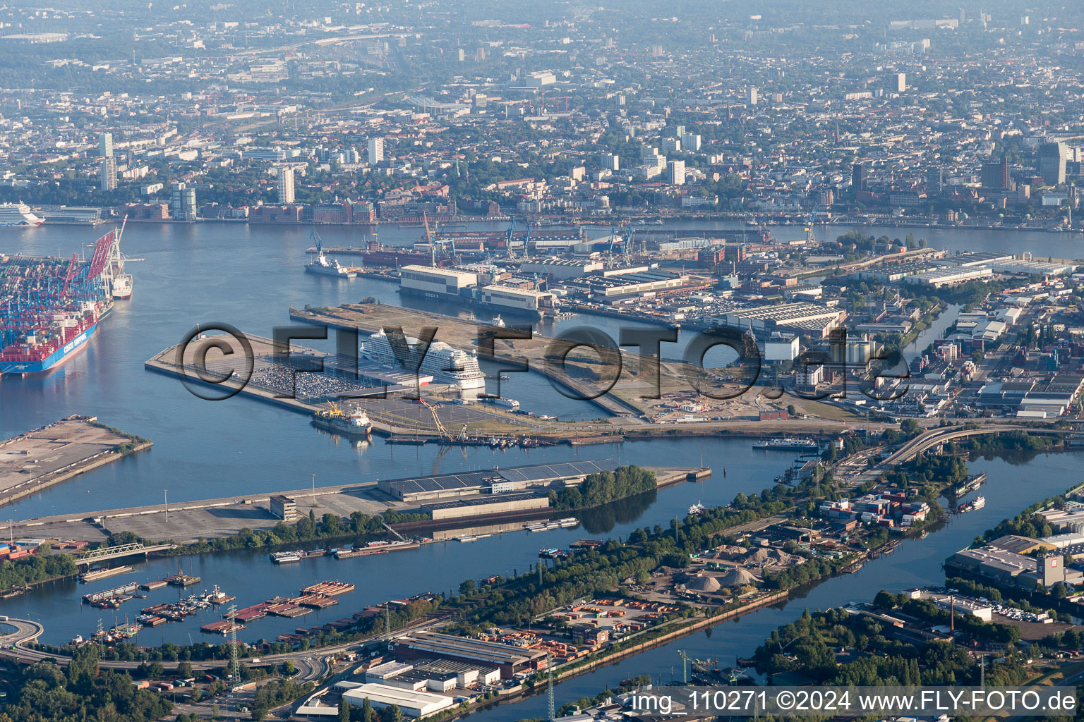 Oblique view of Harbor in Hamburg in the state Hamburg, Germany