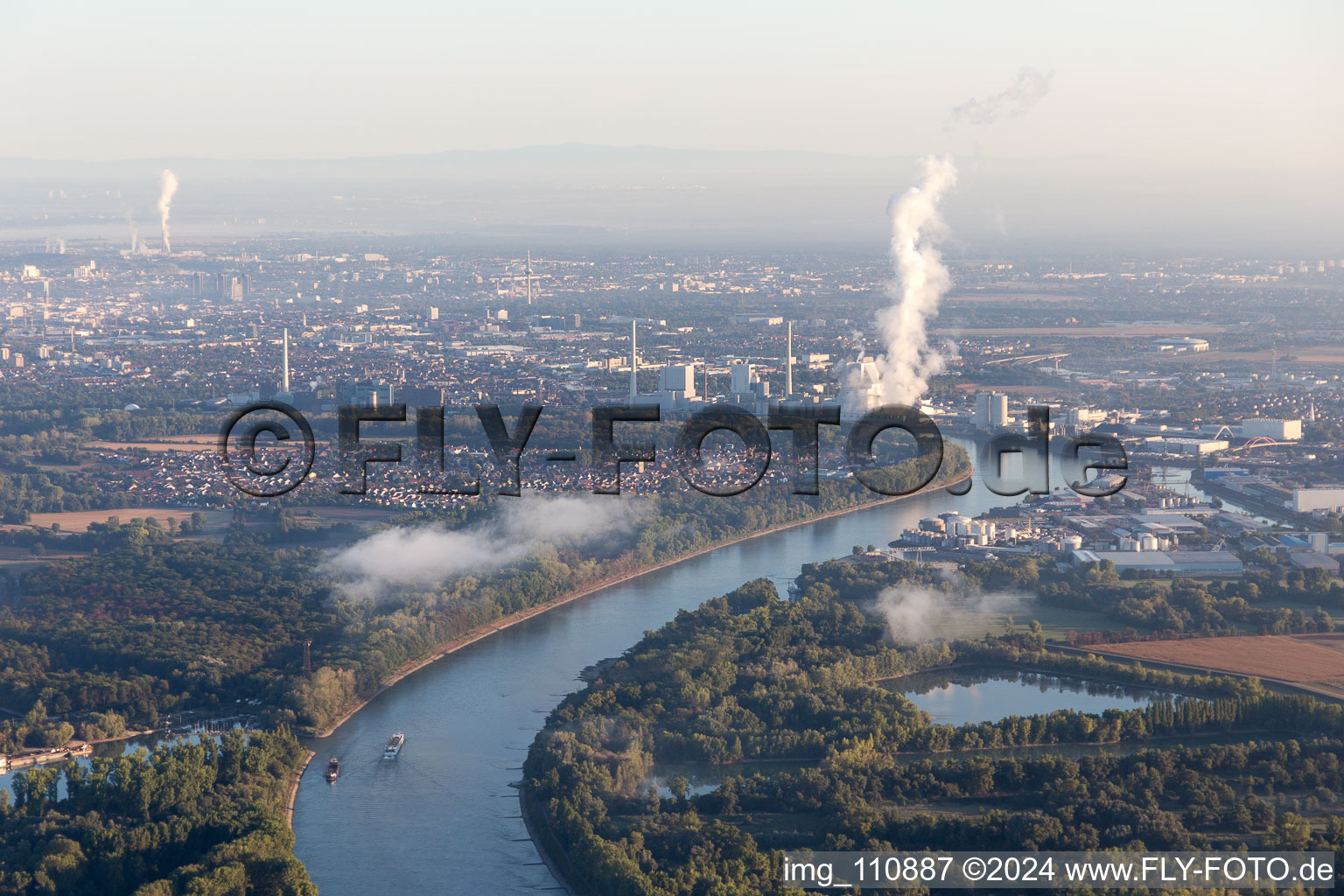 Rhine between Altrip and Rheinau in Altrip in the state Rhineland-Palatinate, Germany