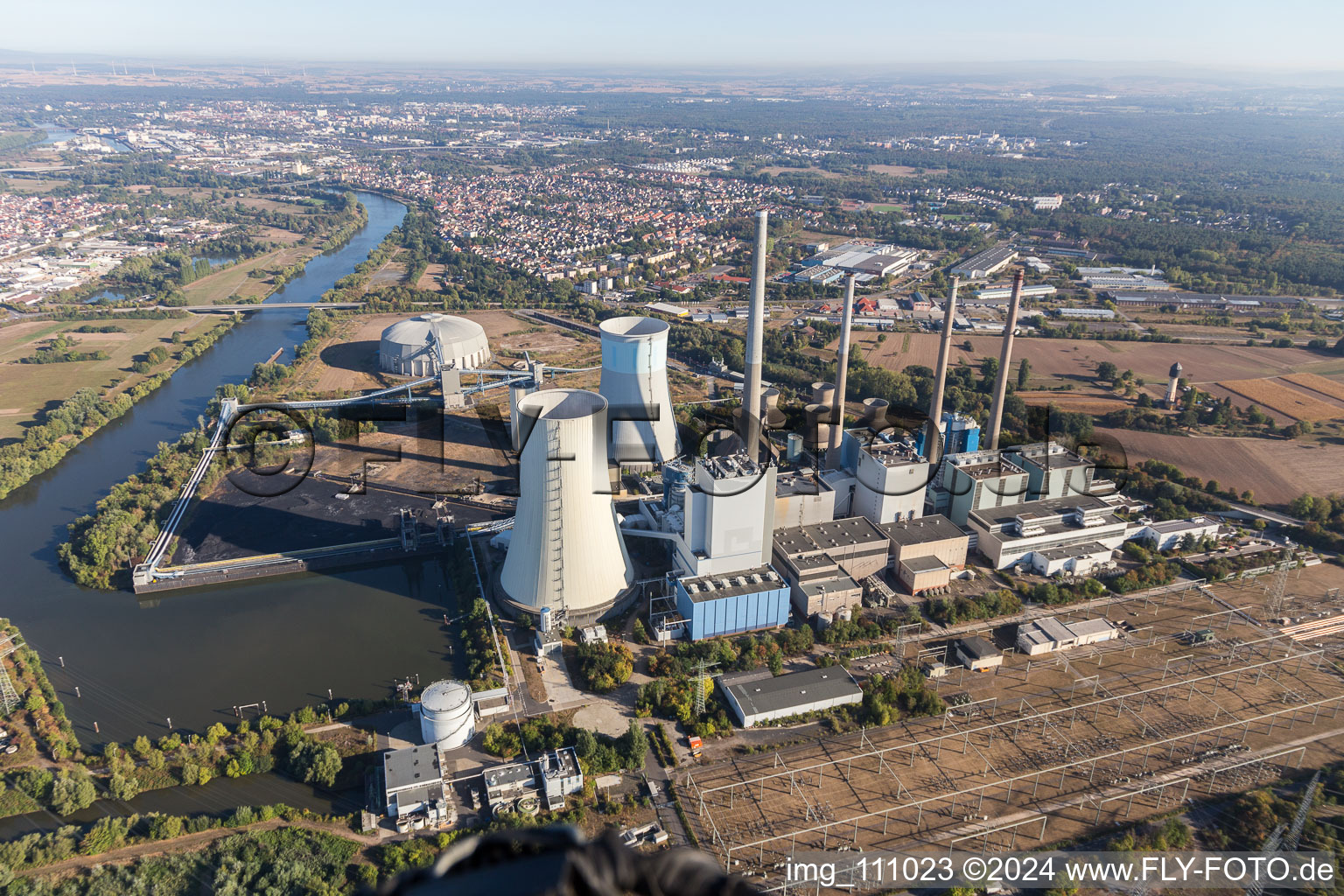 Großkrotzenburg, Staudinger coal and gas power plant on the Main near Hanau in Großkrotzenburg in the state Hesse, Germany