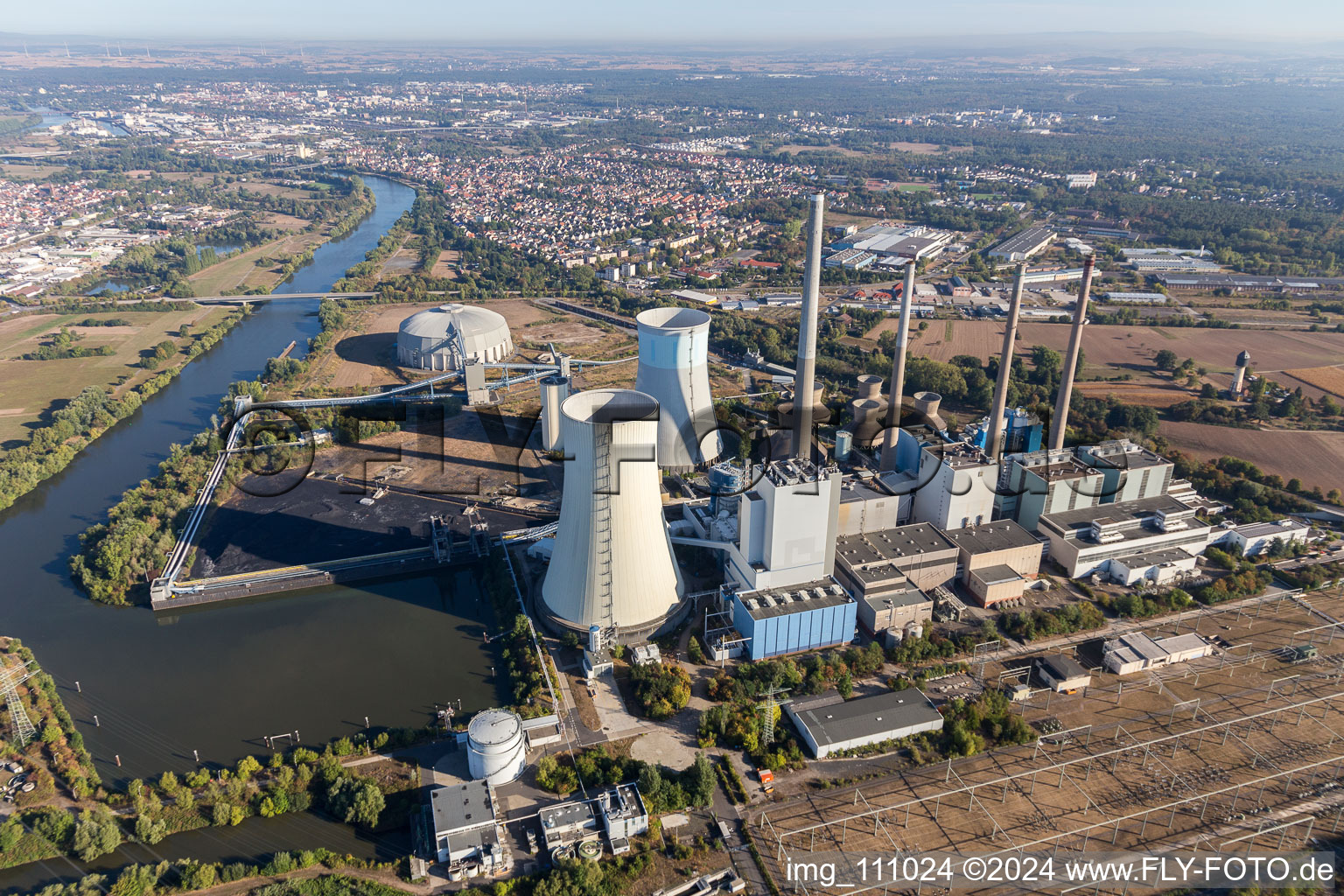 Aerial view of Großkrotzenburg, Staudinger coal and gas power plant on the Main near Hanau in Großkrotzenburg in the state Hesse, Germany