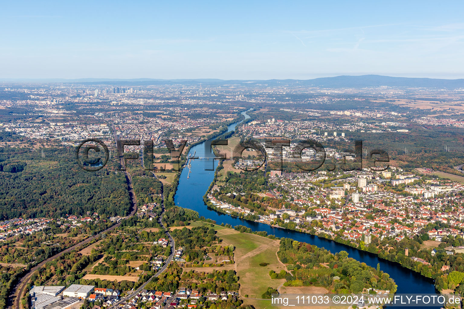 City on the Main to the Mühlheim lock in the district Kesselstadt in Hanau in the state Hesse, Germany