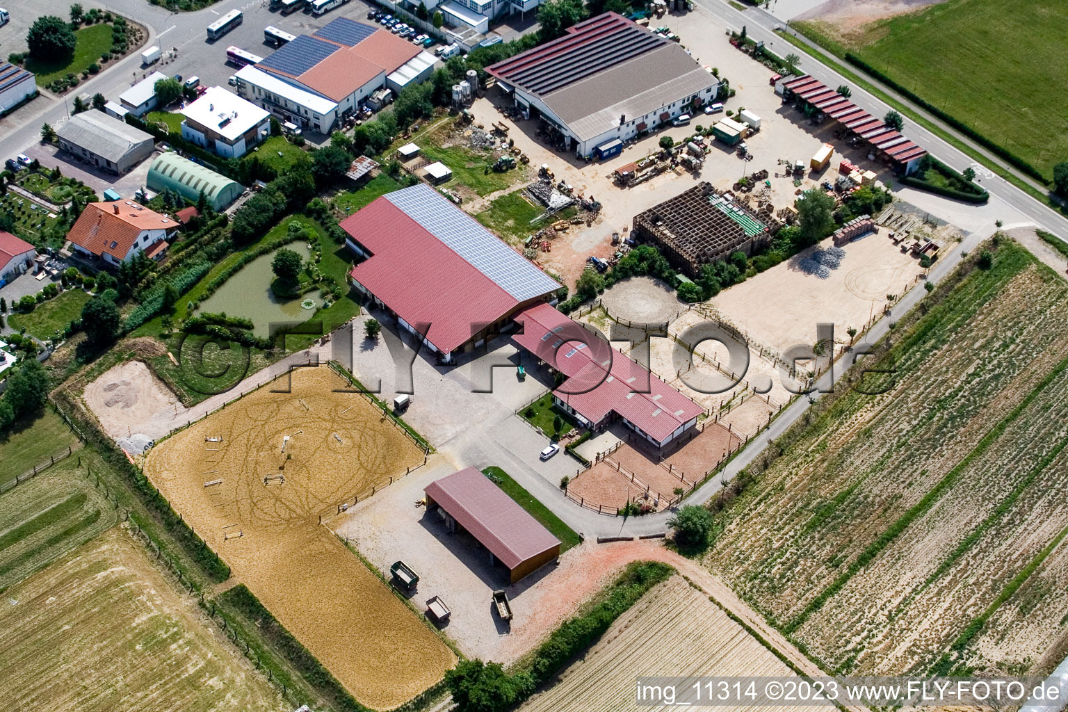 Industrial area O, Drei Eichen Hof in the district Herxheim in Herxheim bei Landau in the state Rhineland-Palatinate, Germany from above